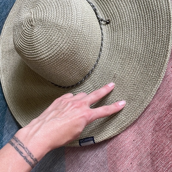 Columbia Women's Stylish Tan Sun Hat - Picture 9 of 9